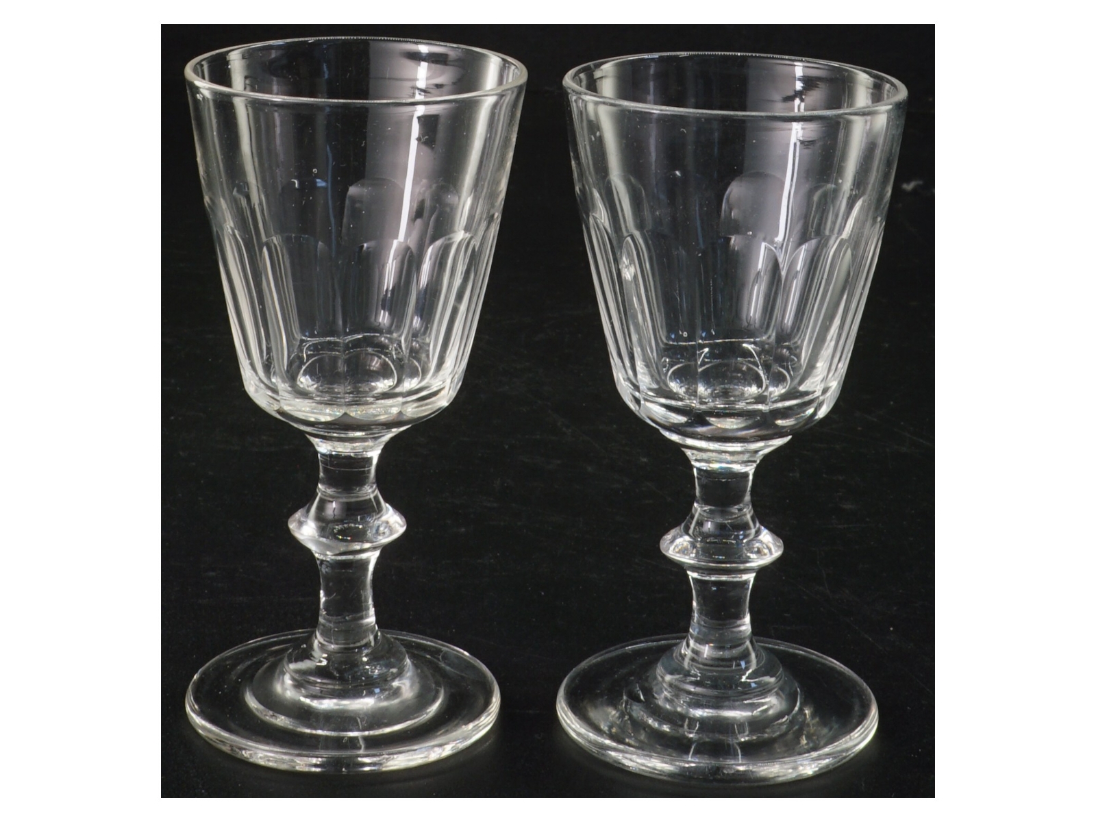 Glas (str. 11, x ø 6 cm)