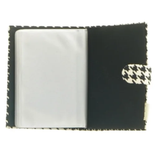 Sort-hvid ternet tegnebog fra Ferera (str. 8 x. 10,5 cm)