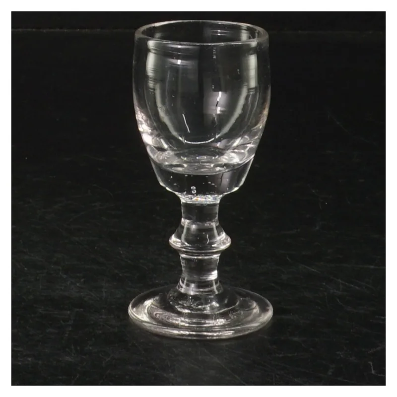 Glas (str. H. 8 cm)