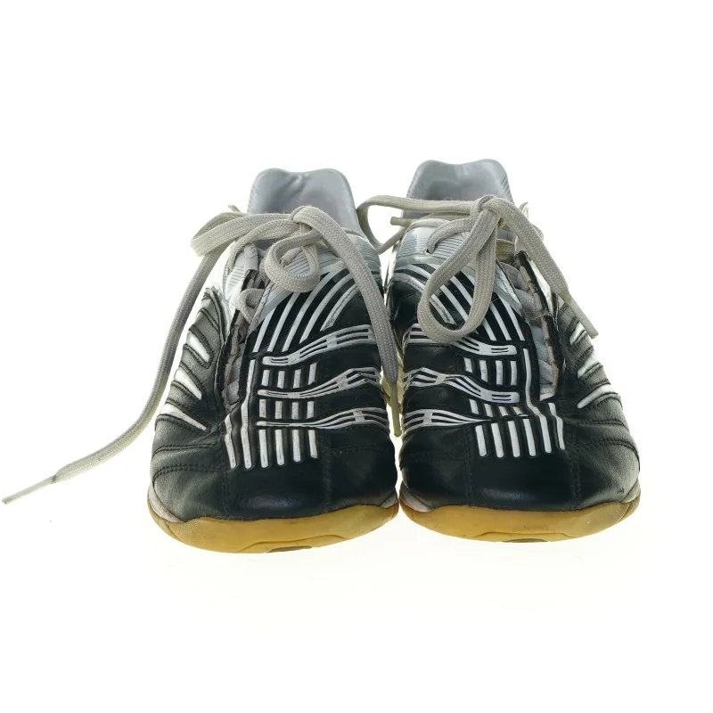 Sko fra Adidas (str. 35)