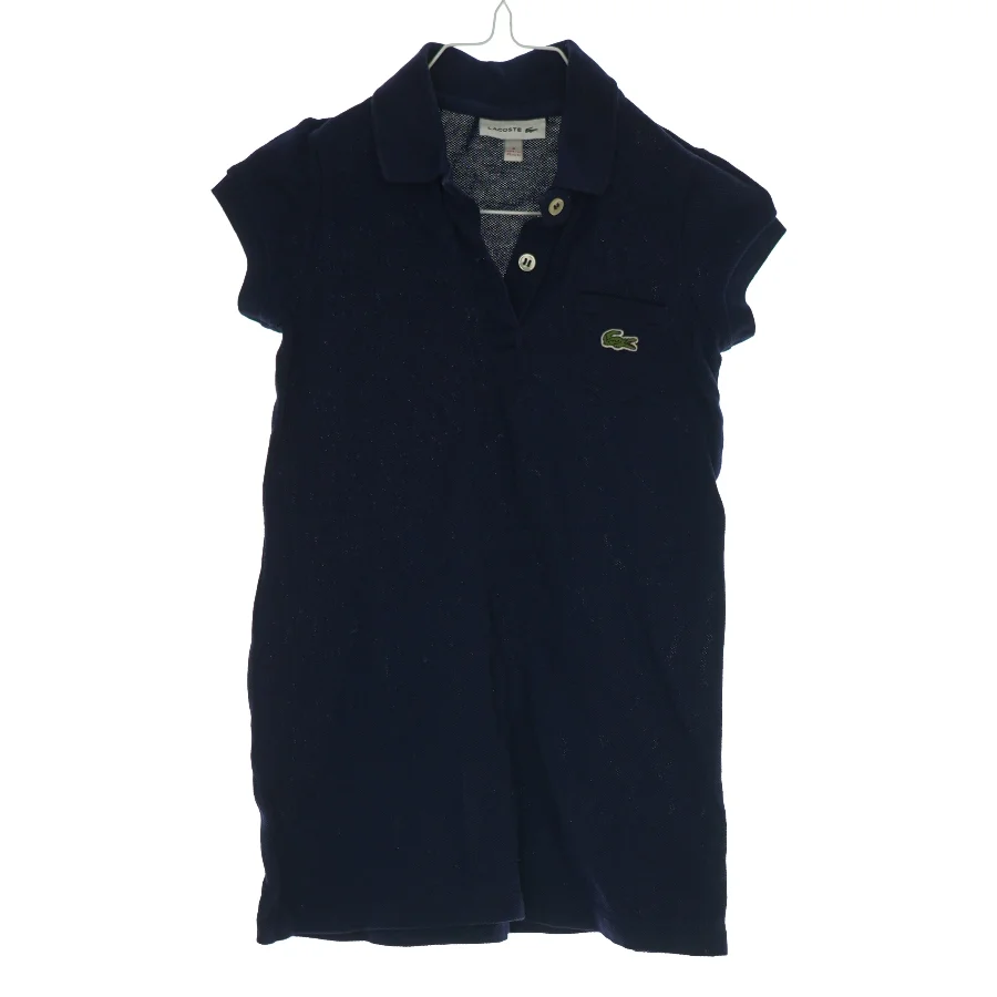 Kjole fra Lacoste (str. 104)