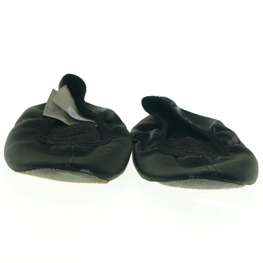 Sorte balletsko til børn fra H&M (str. 28)