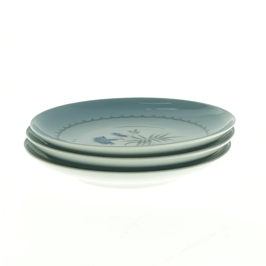 Porcelænstallerkener med blomstermotiv, Blå kornblomst, Demeter fra Bing Og Grøndahl (str. Diameter 15,5 cm)