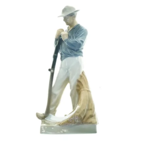Porcelænsfigur Mand med le fra Royal Copenhagen (str. 25 x 13 cm)