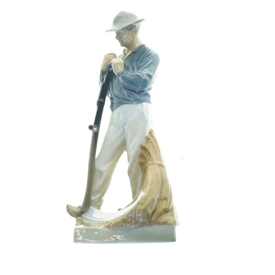 Porcelænsfigur Mand med le fra Royal Copenhagen (str. 25 x 13 cm)