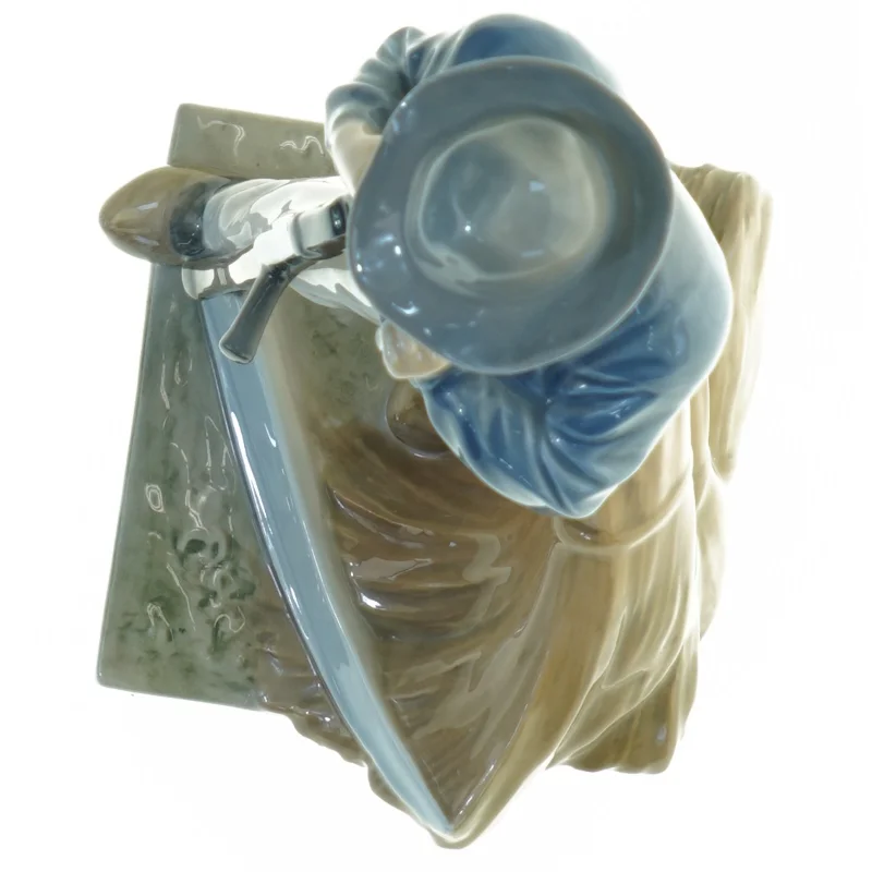 Porcelænsfigur Mand med le fra Royal Copenhagen (str. 25 x 13 cm)