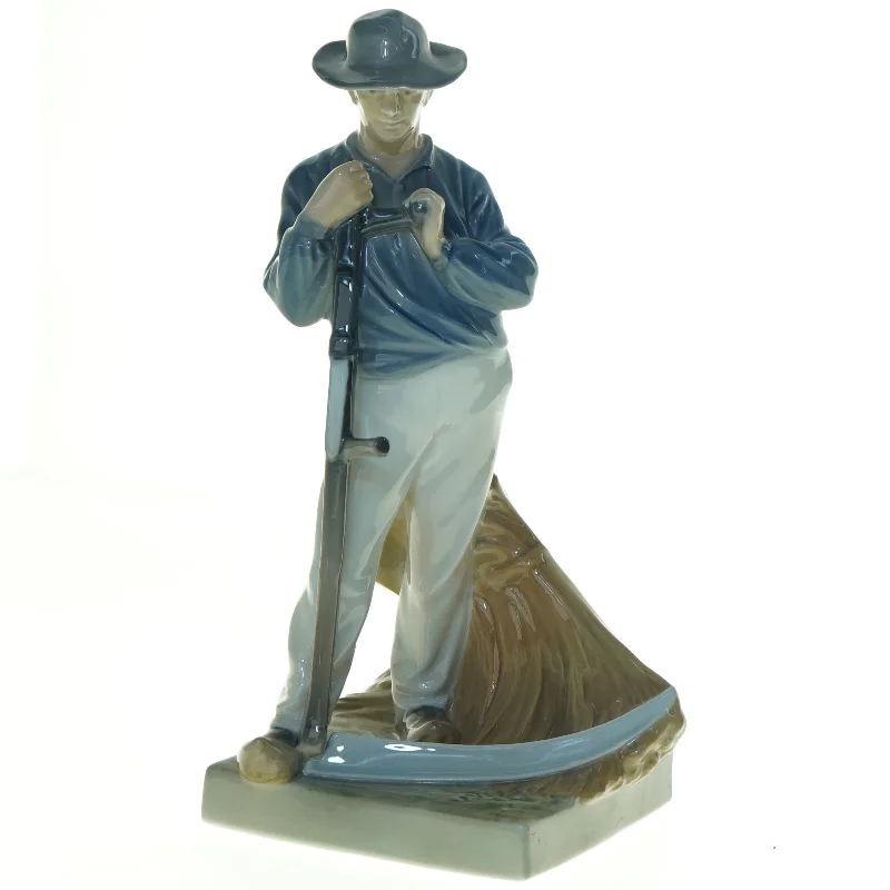 Porcelænsfigur Mand med le fra Royal Copenhagen (str. 25 x 13 cm)