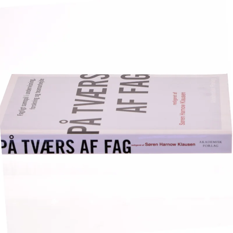 På tværs af fag : fagligt samspil i undervisning, forskning og teamarbejde (Bog)