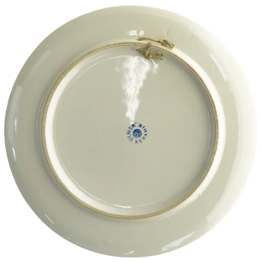 Blomsterdekoreret fad fra Ulmea (str. Diameter 20 cm)