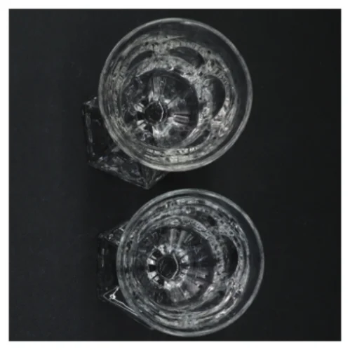 Gennemsigtige glas på fod (str. 14 x 6,5 cm)