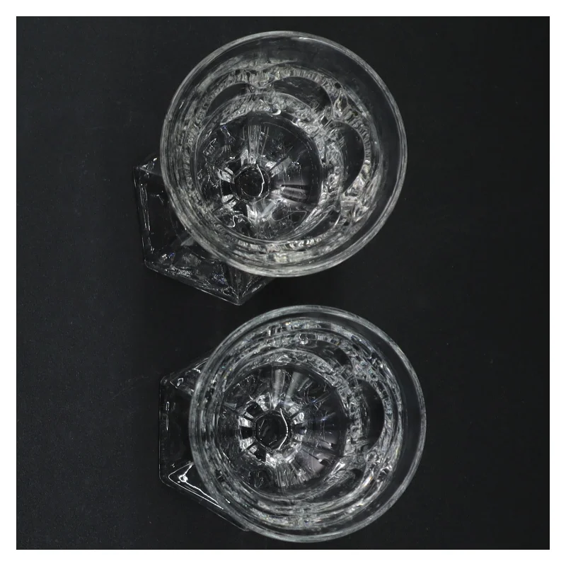 Gennemsigtige glas på fod (str. 14 x 6,5 cm)