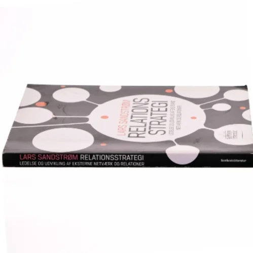 Relationsstrategi : ledelse og udvikling af eksterne netværk og relationer af Lars Sandstrøm (Bog)