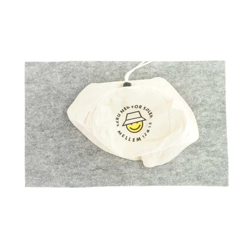 Bølle hat med motiv på toppen (str. ca. 2-4 år)