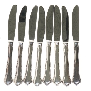 Sæt af 8 knive (str. 22 cm)