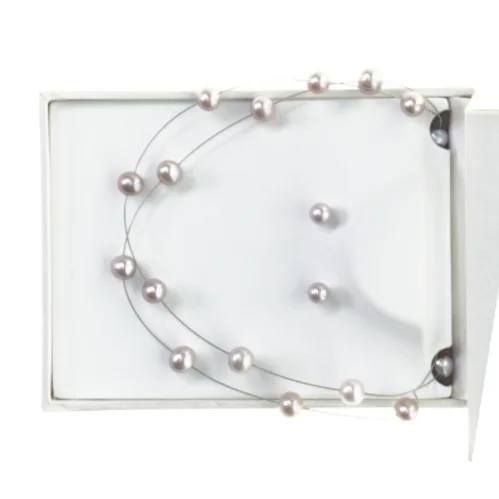 Halskæde og øreringe med perler fra Misaki (str. 11 x 8 x 4 cm)