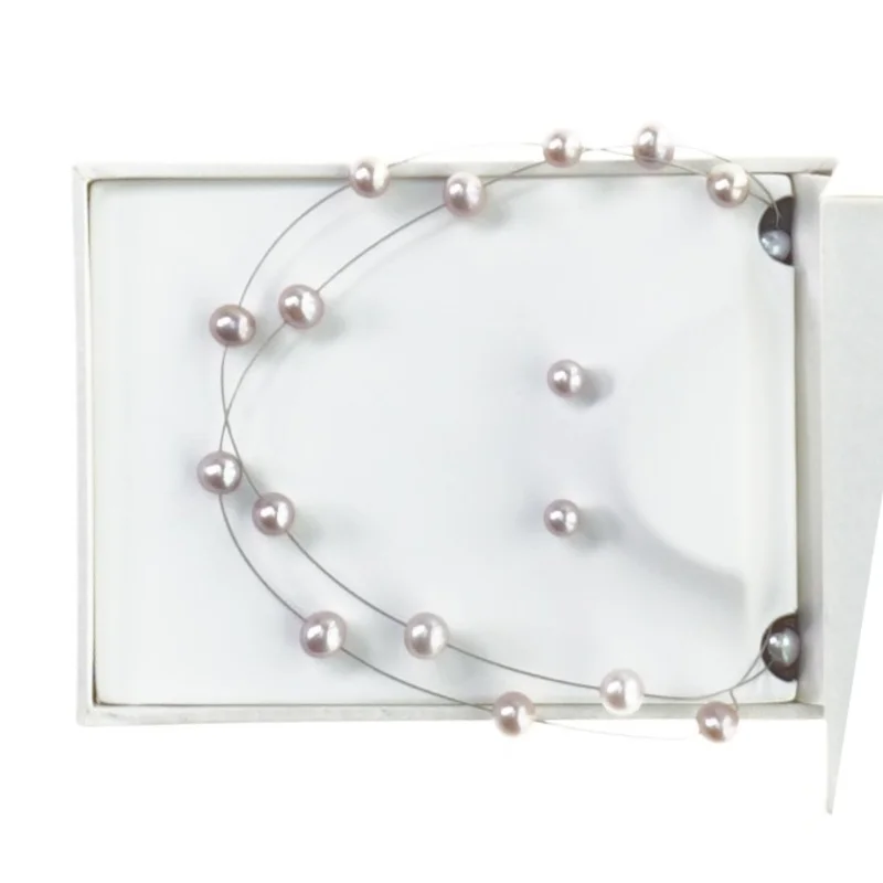 Halskæde og øreringe med perler fra Misaki (str. 11 x 8 x 4 cm)