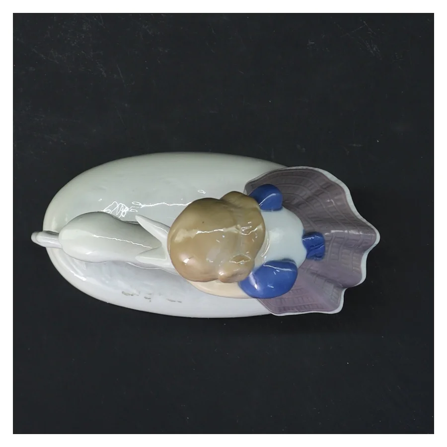 Porcelænsfigur af pige og dådyr (str. 13x11 cm)