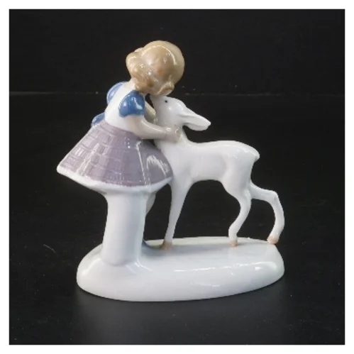 Porcelænsfigur af pige og dådyr (str. 13x11 cm)