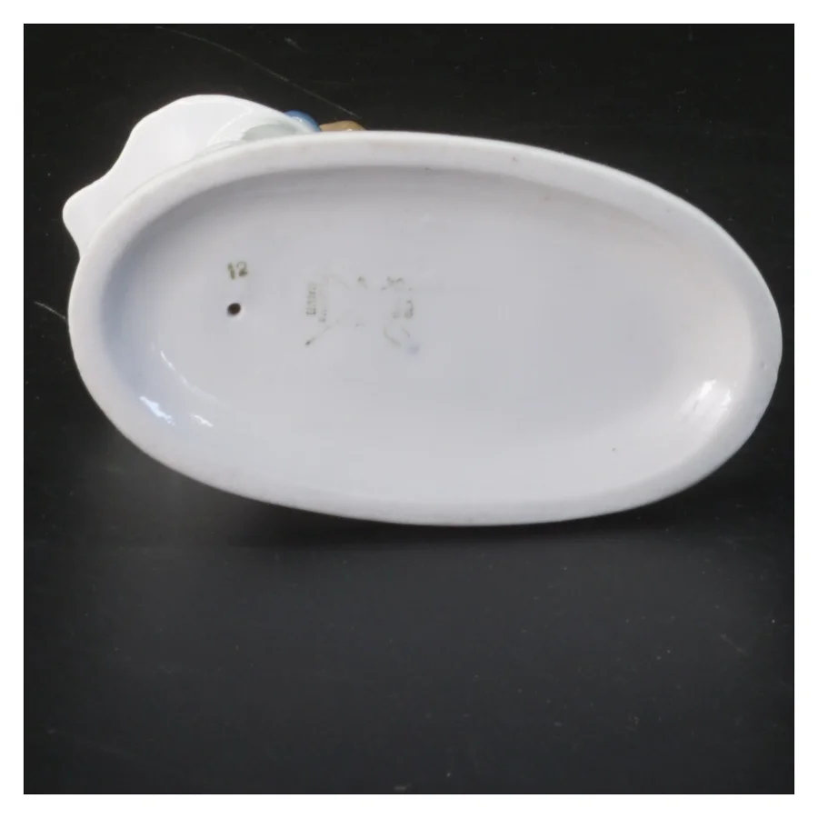 Porcelænsfigur af pige og dådyr (str. 13x11 cm)