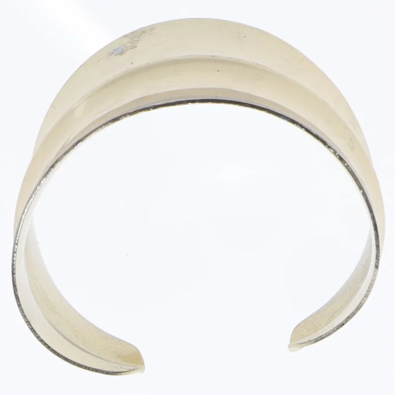 Guldfarvet armbånd (str. Ø 6 cm)