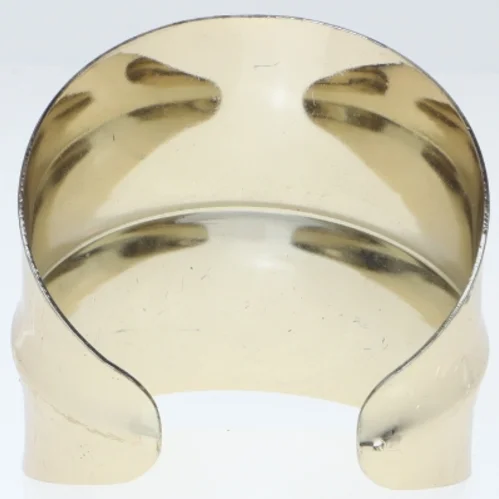 Guldfarvet armbånd (str. Ø 6 cm)