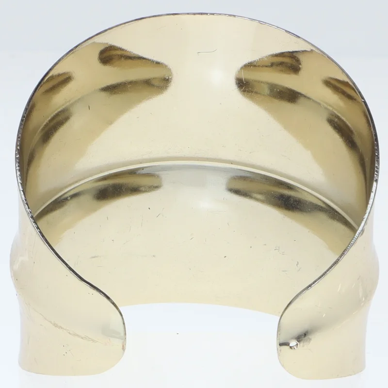 Guldfarvet armbånd (str. Ø 6 cm)