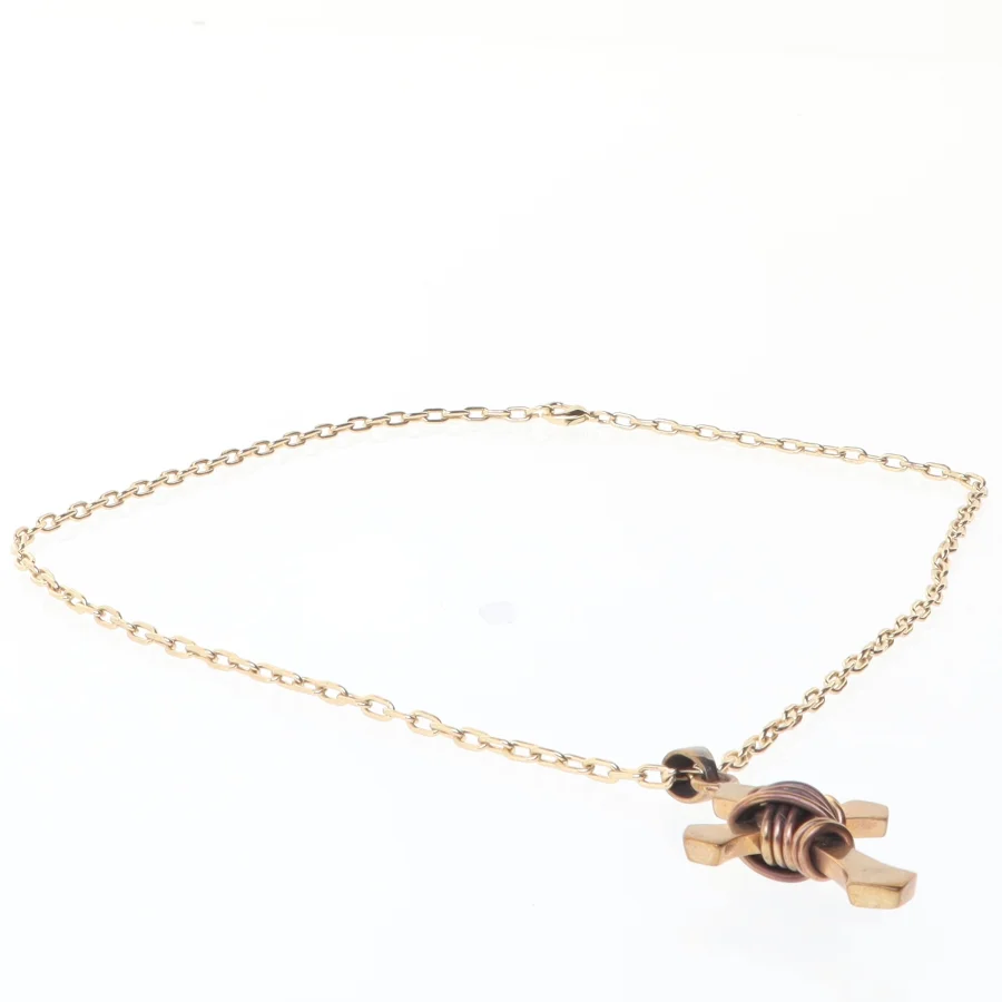 Guldtonet halskæde med korsvedhæng (str. 44 cm)