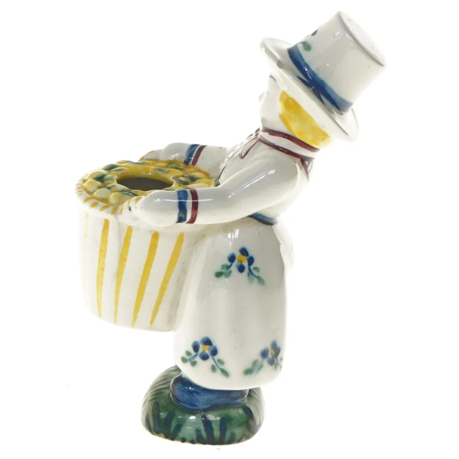 Keramisk figur med blomsterdekoration (str. 15 cm)