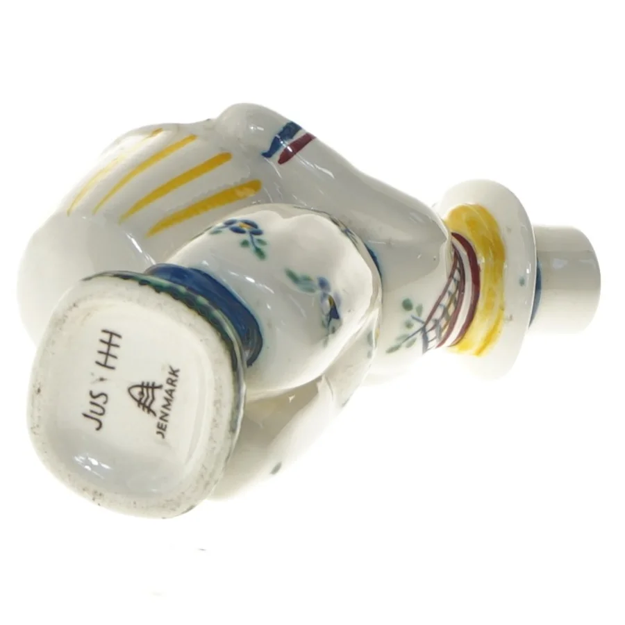 Keramisk figur med blomsterdekoration (str. 15 cm)