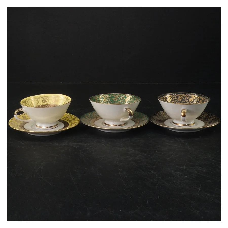 Porcelænskopper med underkopper fra Bavaria (str. Kopper. ø. 9 cm. tallerkener. ø. 12 cm)