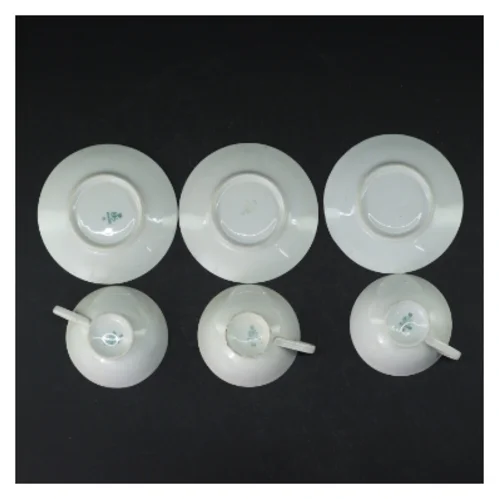 Porcelænskopper med underkopper fra Bavaria (str. Kopper. ø. 9 cm. tallerkener. ø. 12 cm)