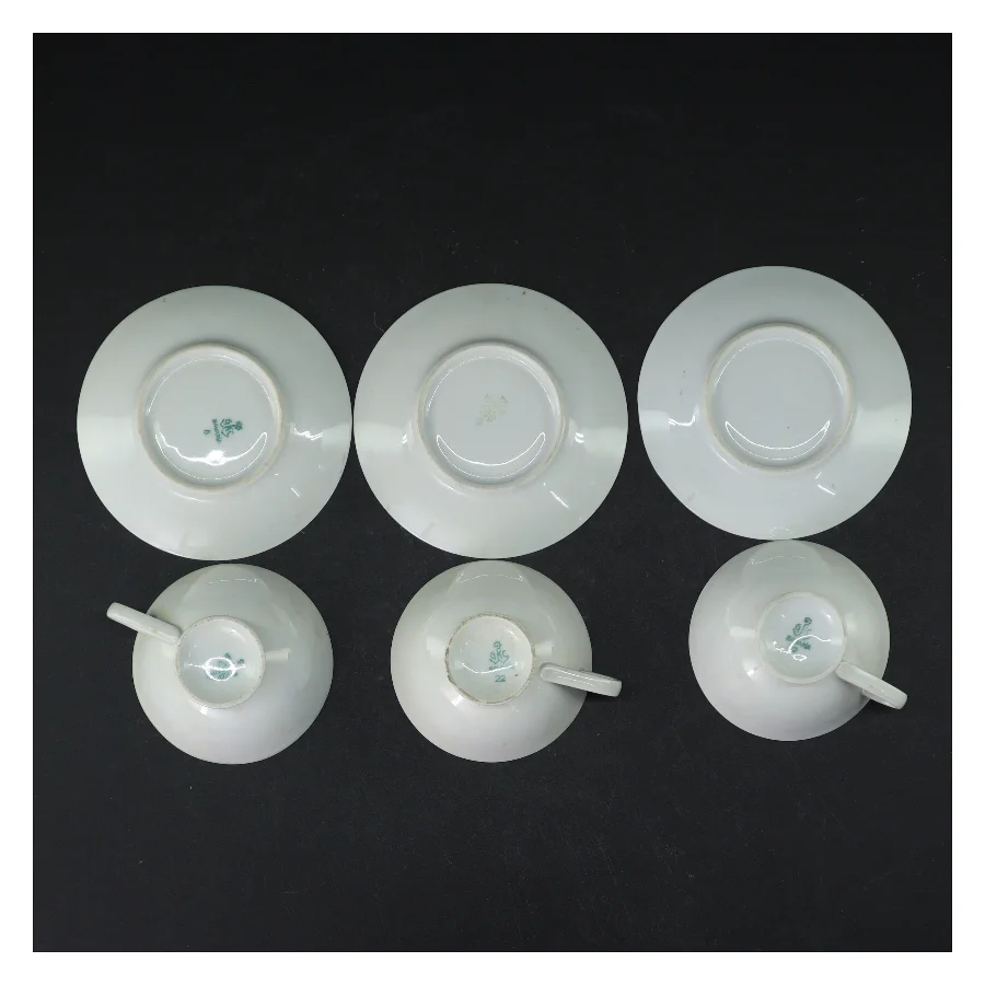 Porcelænskopper med underkopper fra Bavaria (str. Kopper. ø. 9 cm. tallerkener. ø. 12 cm)