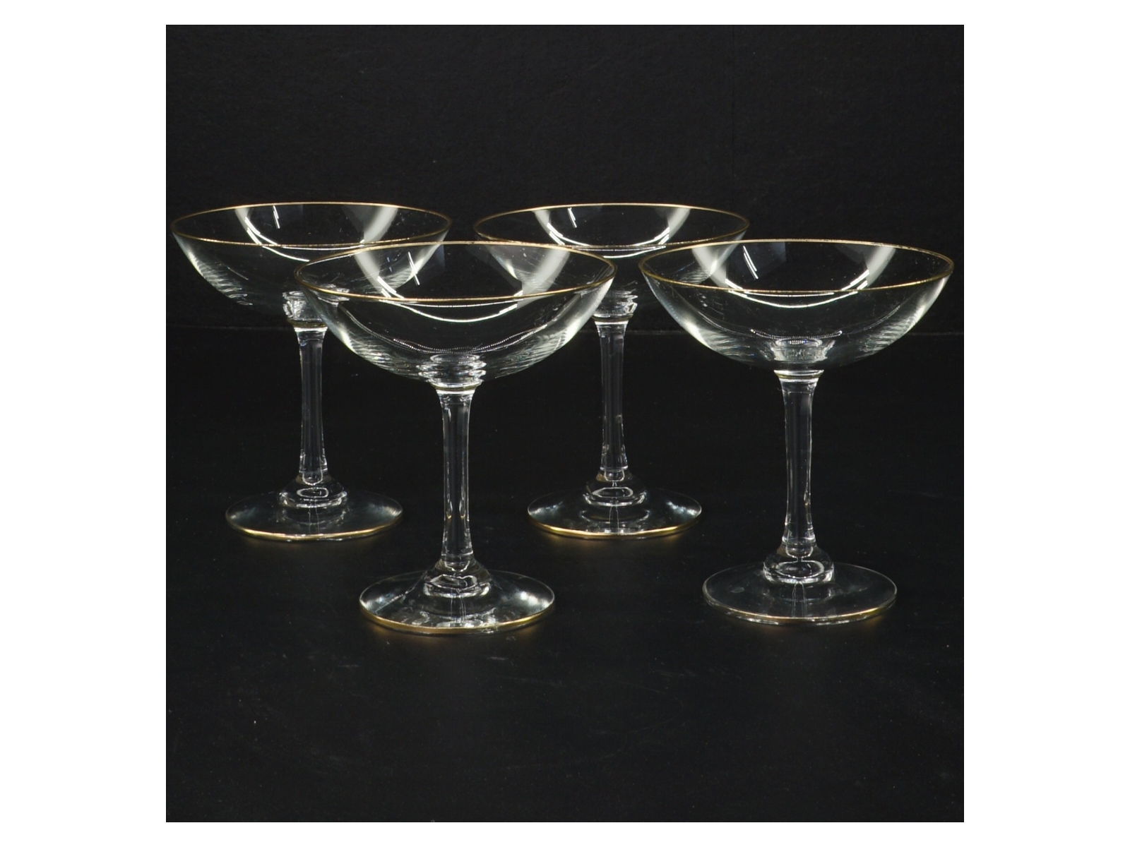 Champagneglas med guldkant (str. 9 cm. 4 styk)