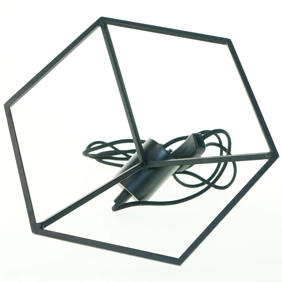 Geometrisk bordlampe (str. 25,5x15 cm)