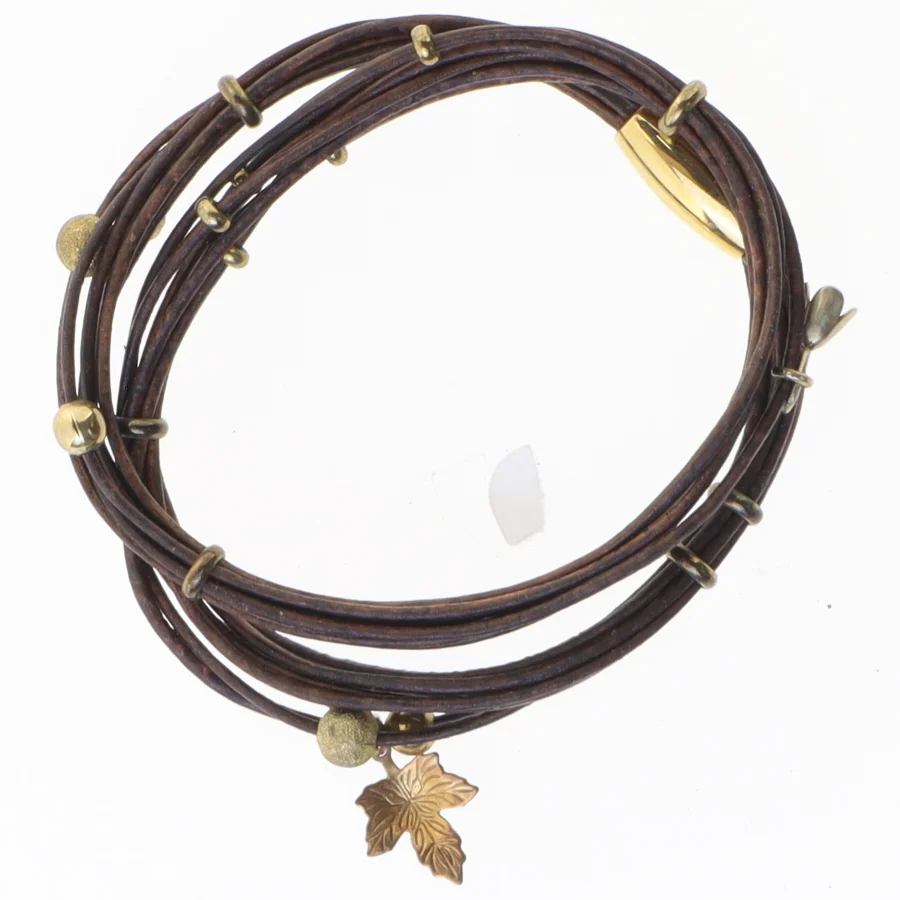 Læderarmbånd med metaldetaljer (str. 37 cm)