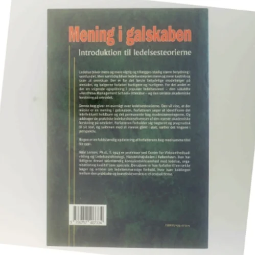 Mening i galskaben : oversigt over ledelsesteorierne af Bøje Larsen (f. 1943) (Bog)