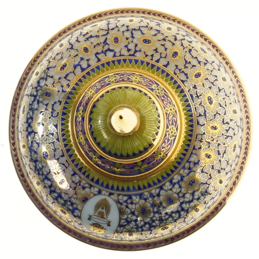 Dekorativ krukke med låg (str. 16,5x22 cm)