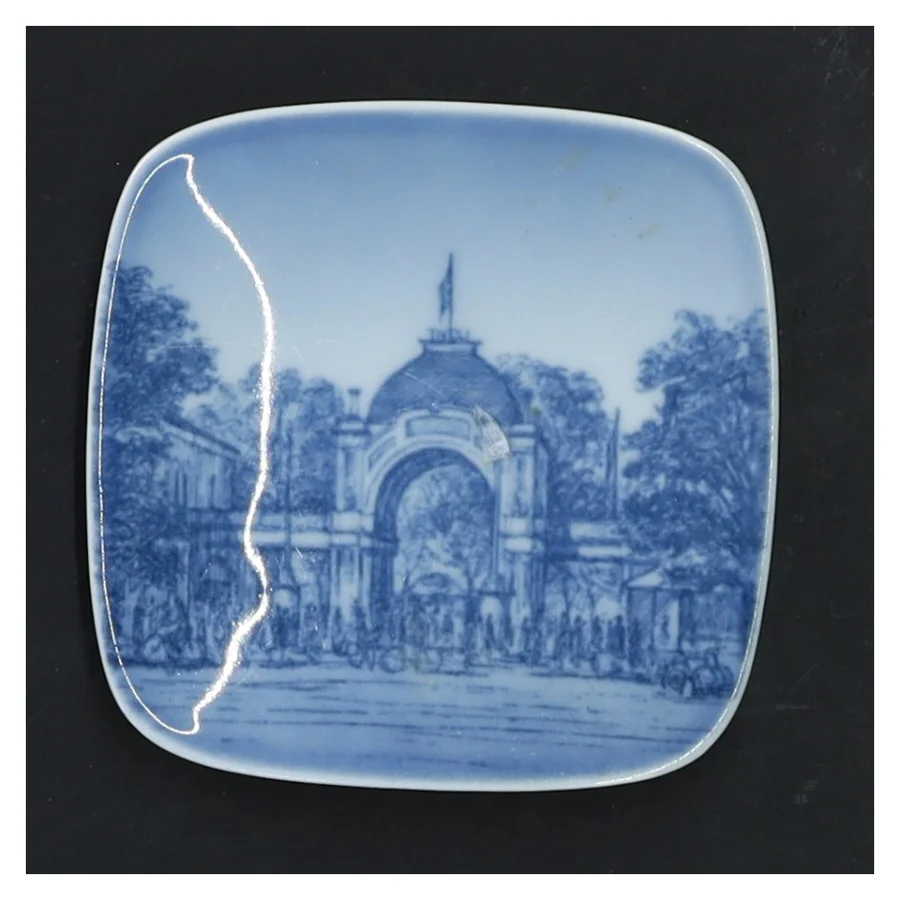 Plakette med Tivoli-motiv fra B&G (str. 8,5x8,5 cm)