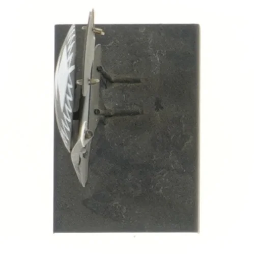 Afrikansk figur med skjold (str. 28x9,5 cm)