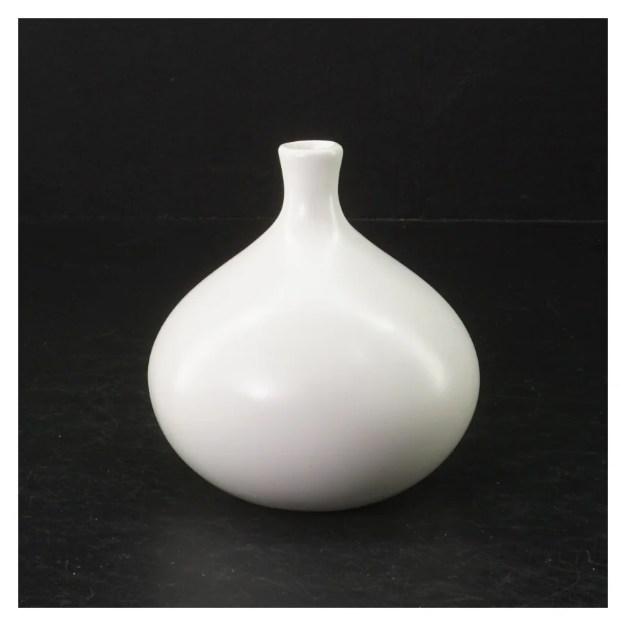 Hvid vase med orange detalje fra Speedtsberg (str. 10 cm ø. 10,5 cm)