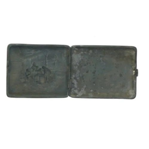 Antik metal dåse med motiv (str. 10x8 cm)