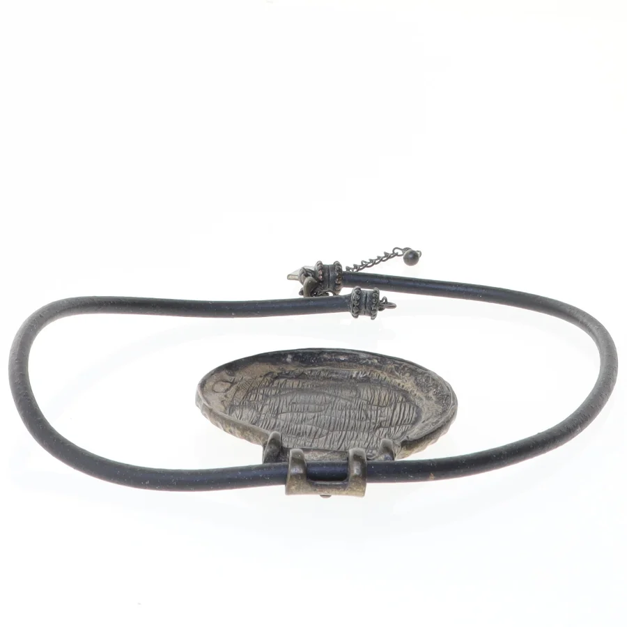 Halskæde med vedhæng (str. 50 cm)