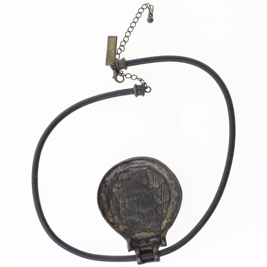 Halskæde med vedhæng (str. 50 cm)