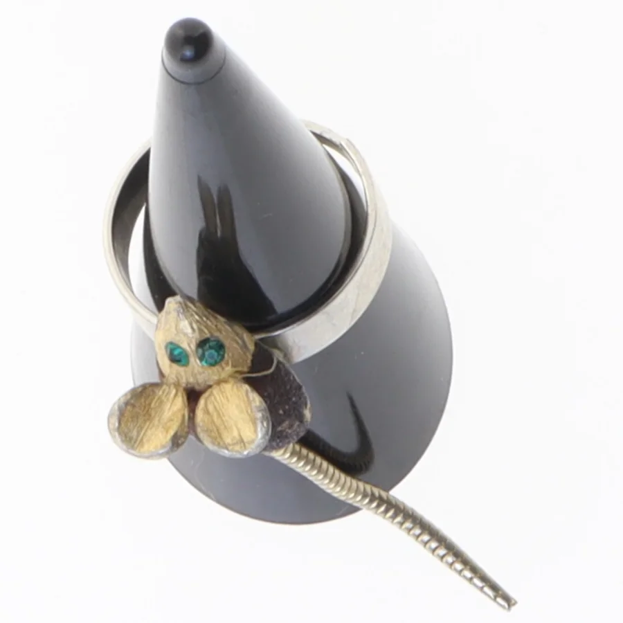 Rebormus med ring (str. 56)