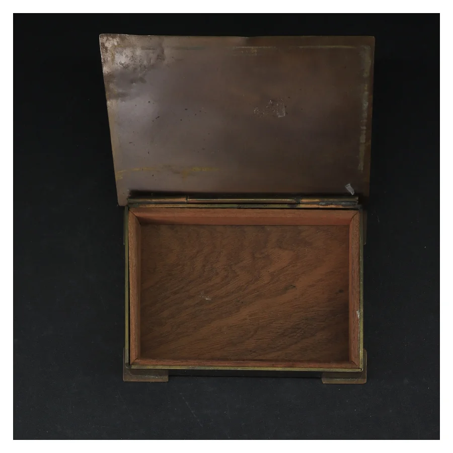 Træskrin med metalbeslag (str. 14x10 cm)