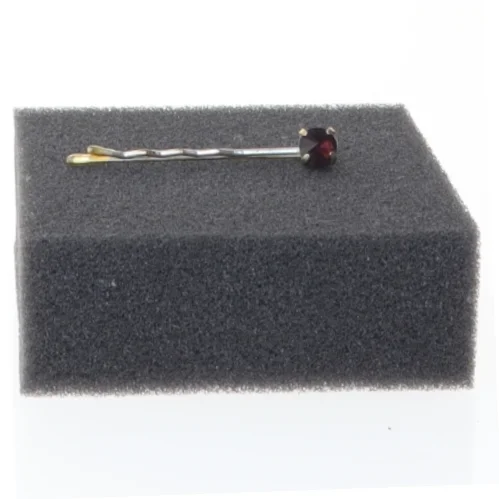 Hårnål med rød sten