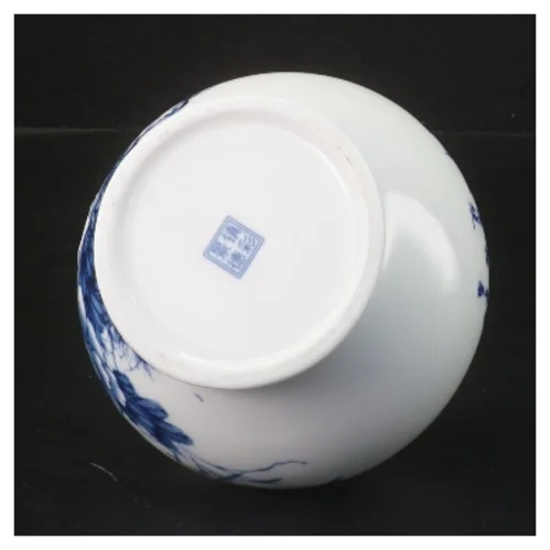 Porcelænskrukke med låg (str. 14 cm)