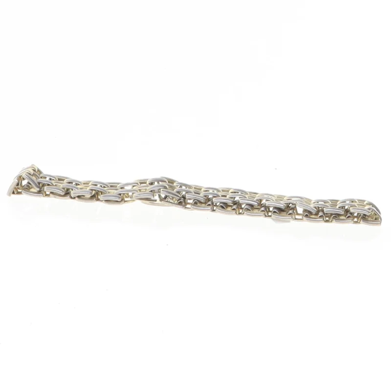 Sølvfarvet kædearmbånd