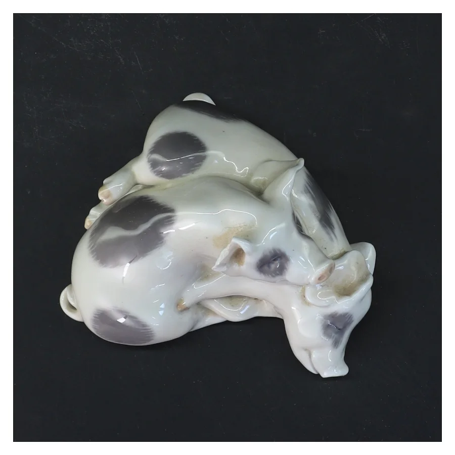 Porcelænsfigur med sovende grise fra Royal Copenhagen (str. 11,5 cm)