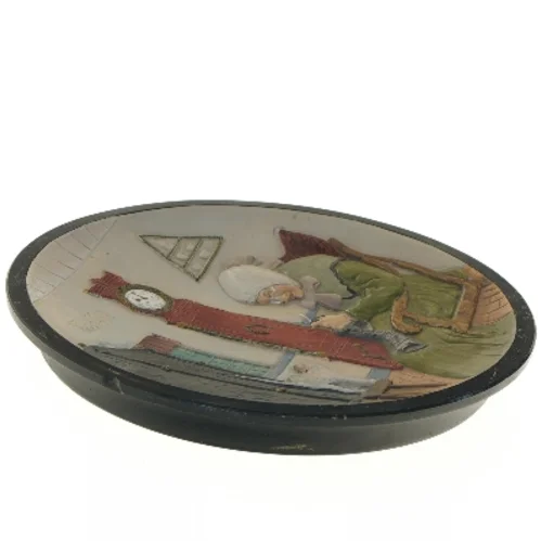 Dekorativt vægophæng med figurativt motiv (str. 24x3 cm)